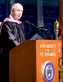 Dr. Stephen Brookfield speaks during the 2008 Spring Graduate Commencement. He was St. Thomas' Distinguished University Professor at the time. (Photo by Elias Adams)