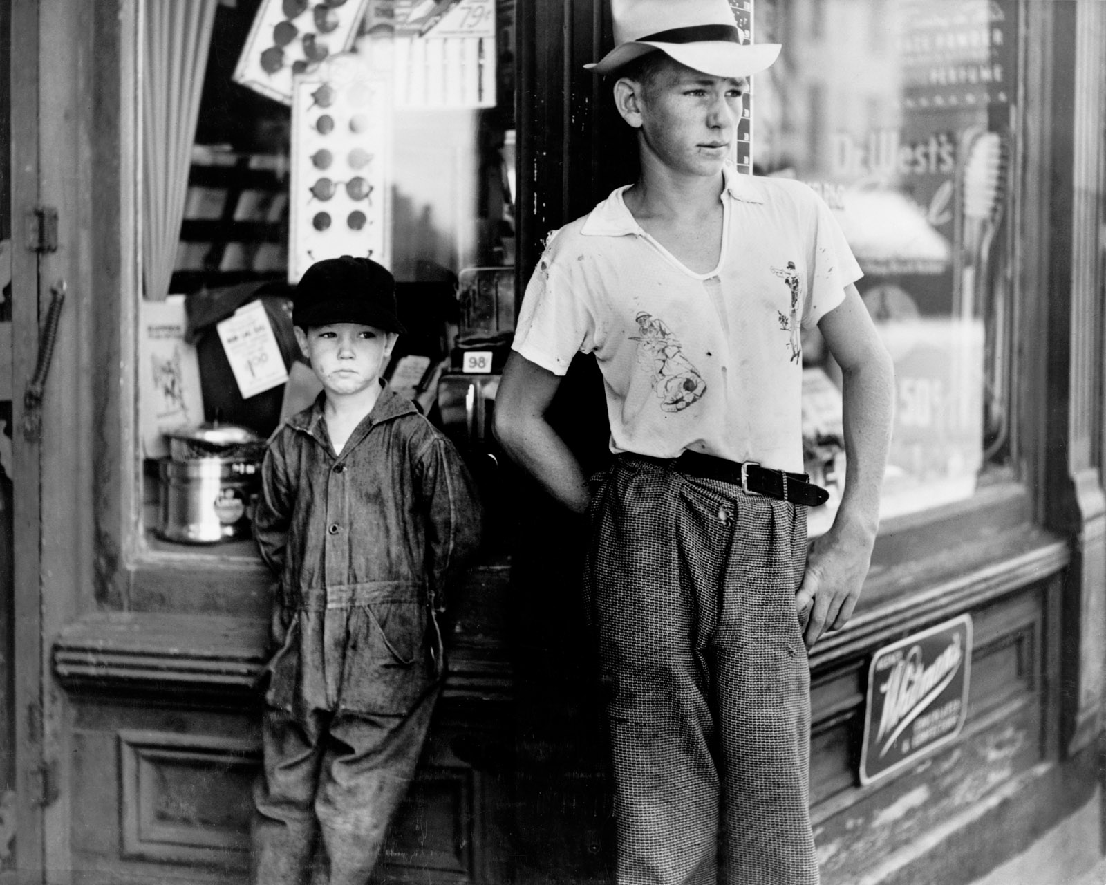 Boys in front of drugstore, Dover, Delaware, July 1938