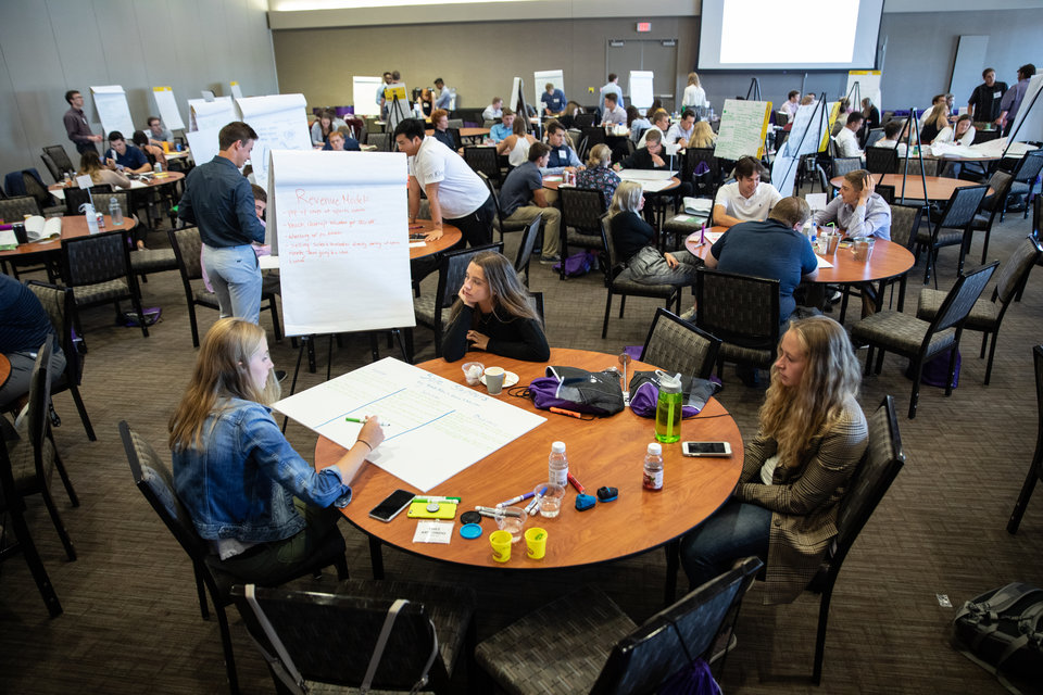 Students collaborate during Freshman Innovation Immersion prototyping in Woulfe Alumni Hall in the Anderson Student Center on August 28, 2019, in St. Paul. Small groups of students worked together on developing innovative business concepts.