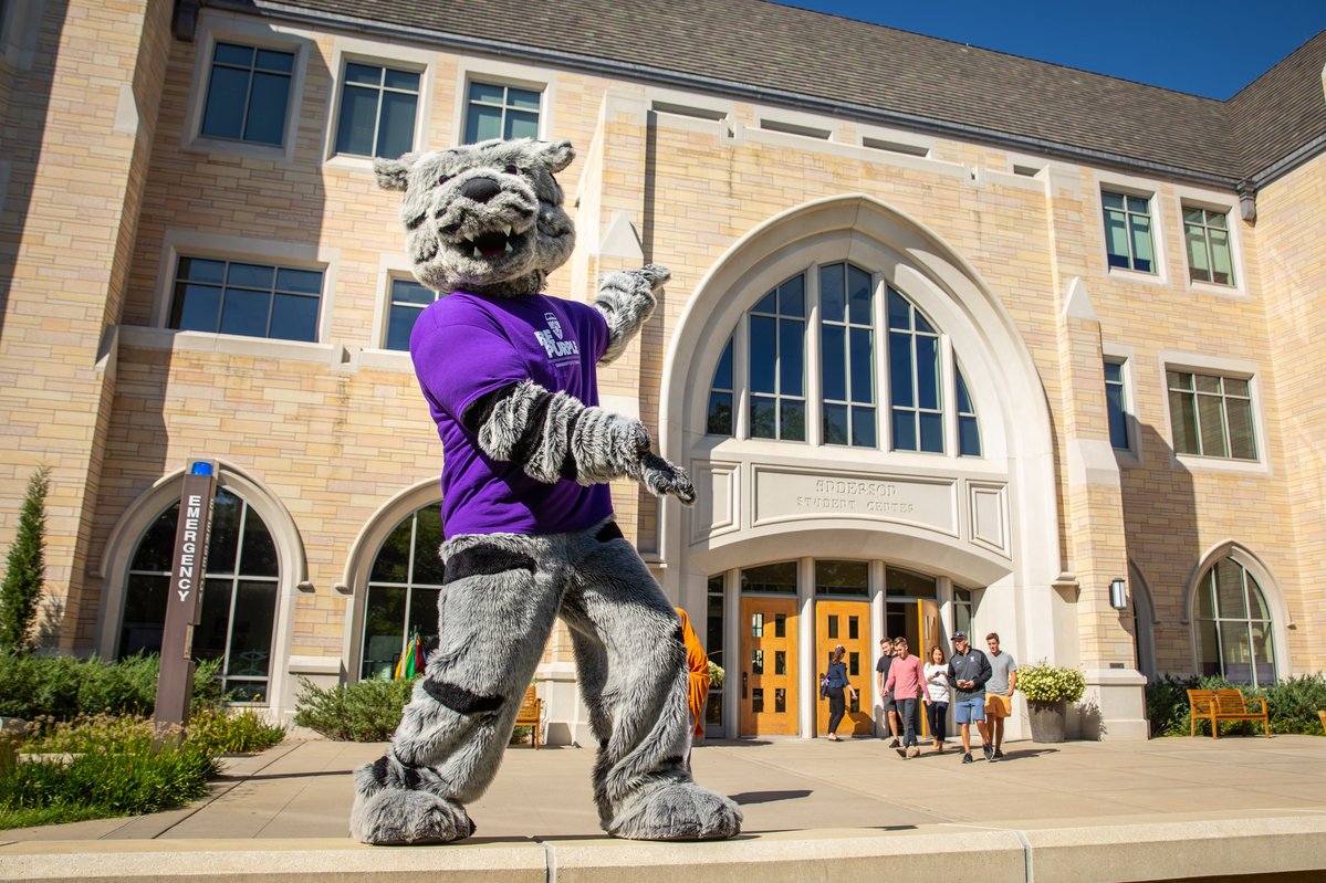 Tommie dances in front of the Anderson Student Center as students and families arrive on campus.