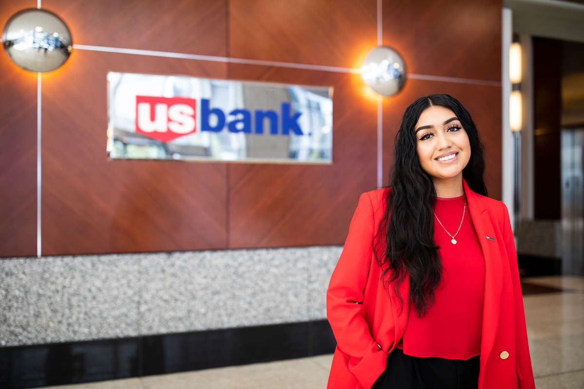 main photo for the online version of a St. Thomas magazine story about U.S. Bank and DFC internships.
