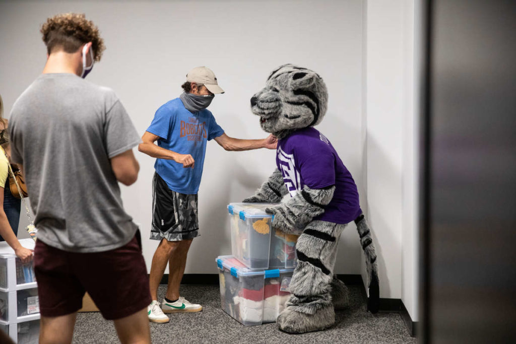 Tommie helps a parent moving a student into Tommie East Residence Hall.
