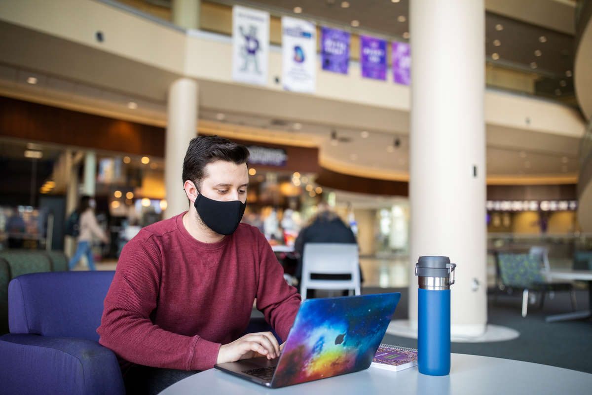 Noah Becker, freshman and member of Undergraduate Student Government (USG), participates in a virtual USG senate meeting in the Anderson Student Center. Liam James Doyle/University of St. Thomas