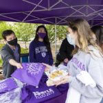 Students pick up Tommie Fest bags on Monahan Plaza during Tommie Fest. Mark Brown/University of St. Thomas
