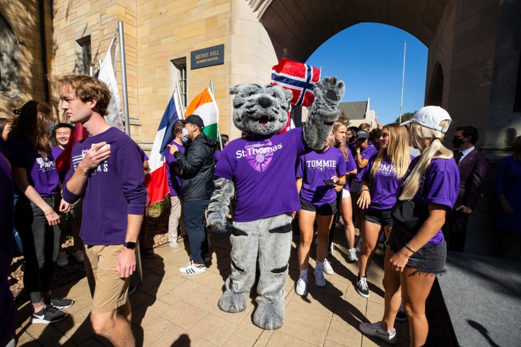 Tommie waves to incoming first-year students prior to the annual “March Through the Arches” ceremony in St. Paul on September 7, 2021.