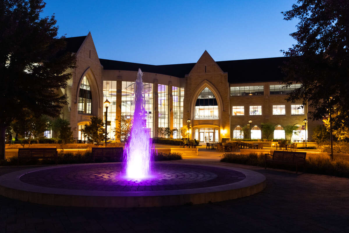 Harpole Fountain glows purple at dusk on Monahan Plaza in front of the Anderson Student Center. Mark Brown/University of St. Thomas
