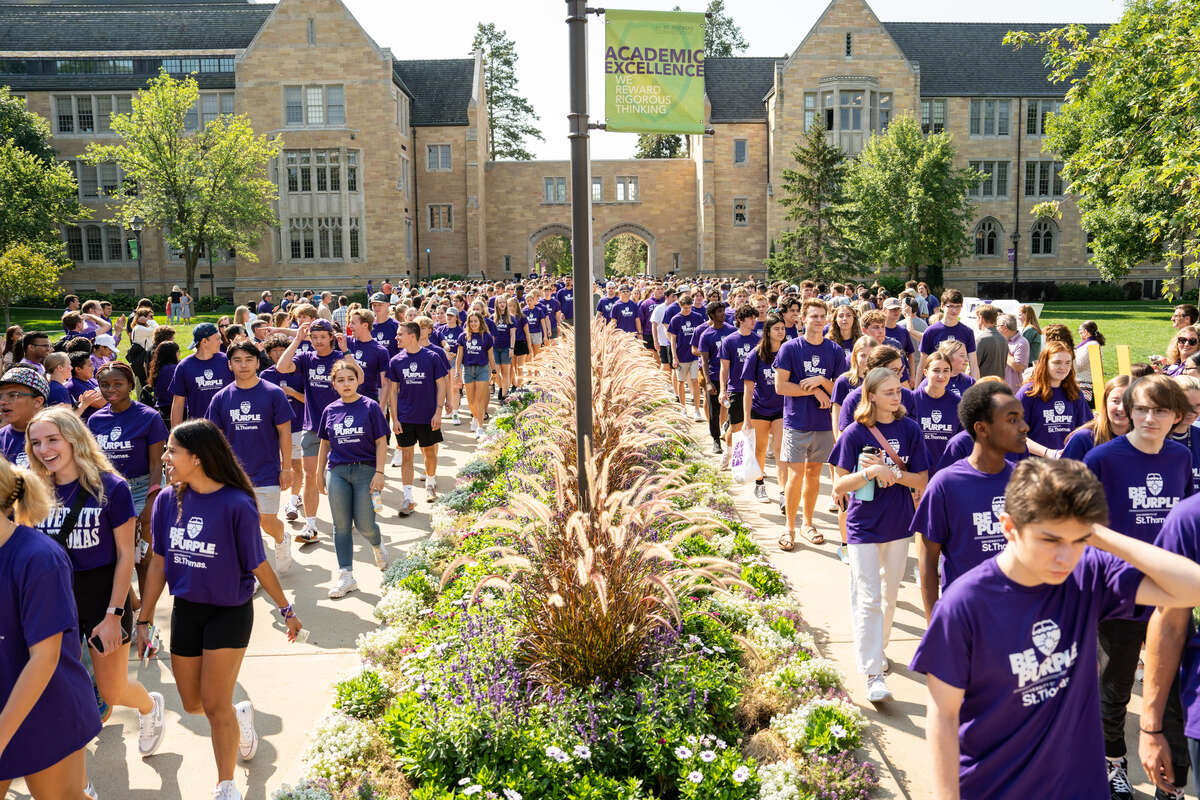Students participate in March Through the Arches for the Class of 2026. Mark Brown/University of St. Thomas