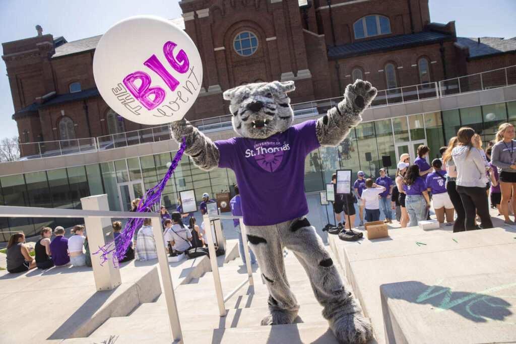 Tommie the mascot cheers during The BIG Event. Liam James Doyle/University of St. Thomas