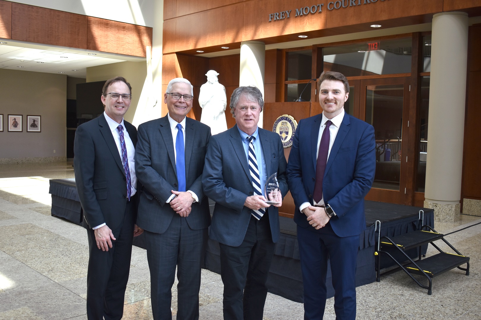 Mark Osler Receives Distinguished Leadership Award