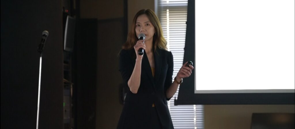 Shinwon Noh presenting.