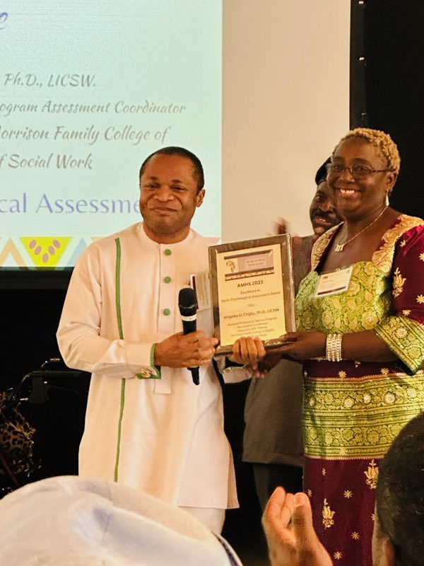 Kingsley Chigbu receives award.