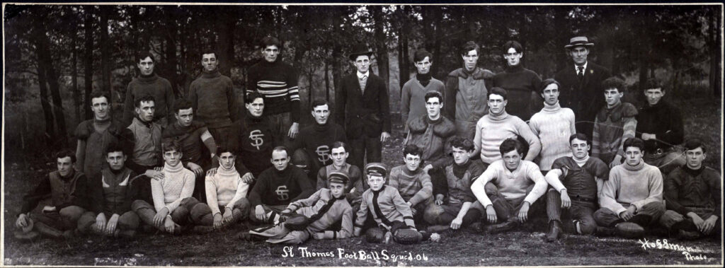 Grey and white photo of an old football team