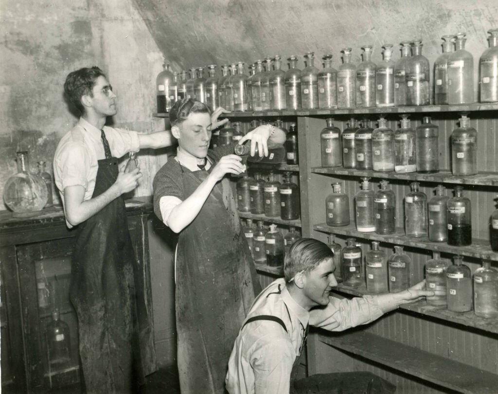 Students gathering chemicals in 1939.