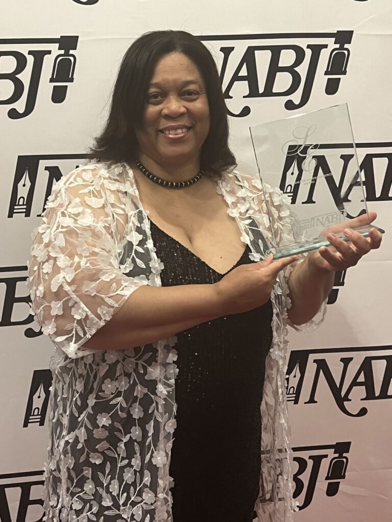 Sheree Curry with NABJ award.