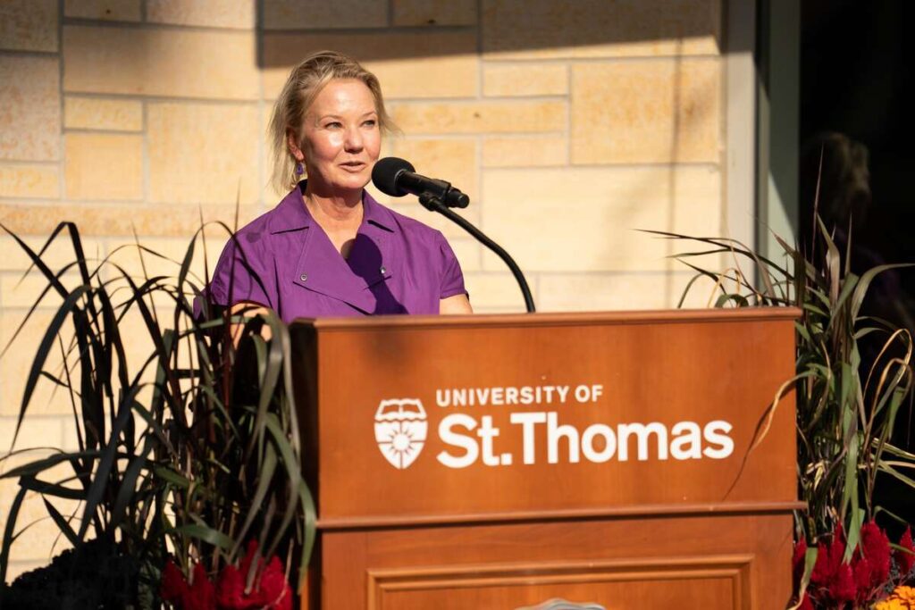 Amy Goldman at a podium.