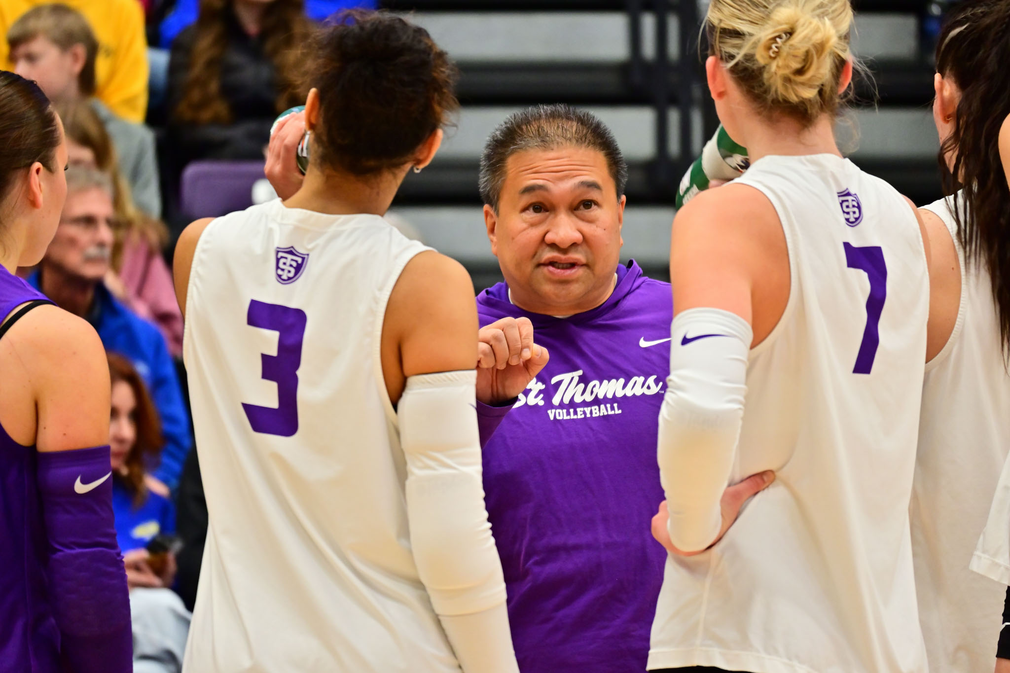 Thanh Pham speaking to his athletes during a stoppage.