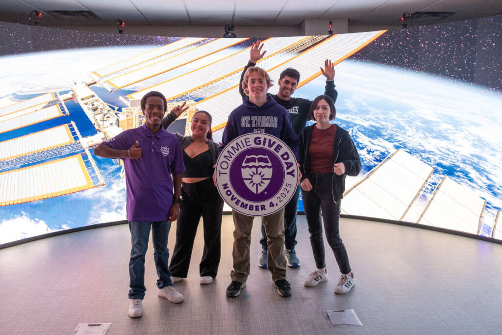 Five Engineer students photo op