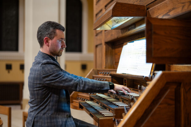 Jacob Benda playing instruments