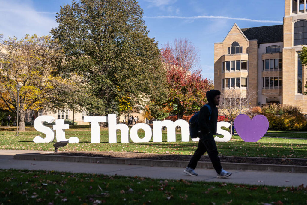 A St. Thomas sign in letters