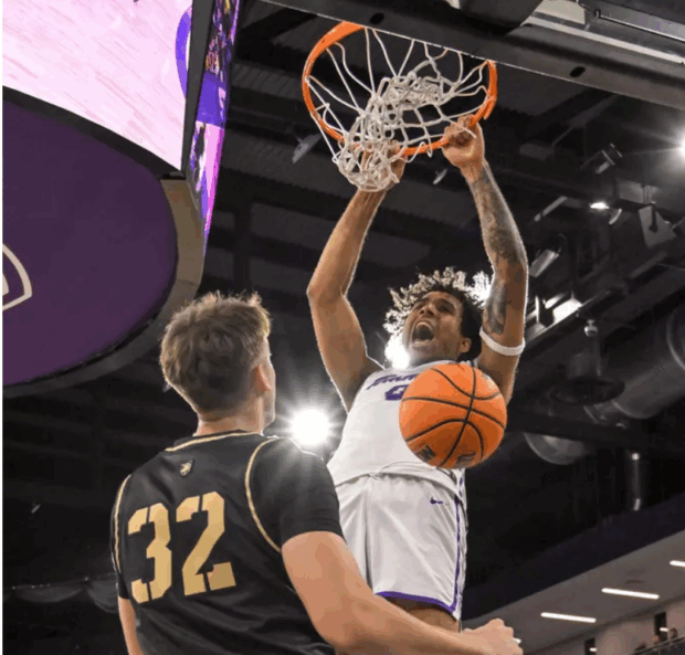 Tommies Baksetball against Army