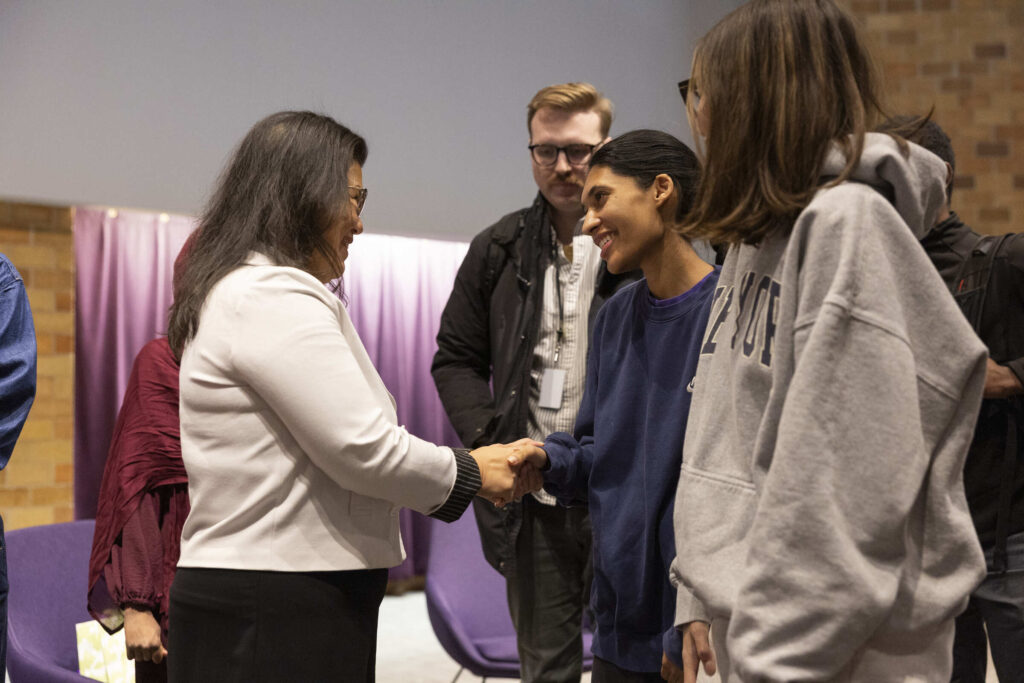 Mayor-Elect Kaohly Her meets sMayor-Elect Kaohly Her meets studentstudents
