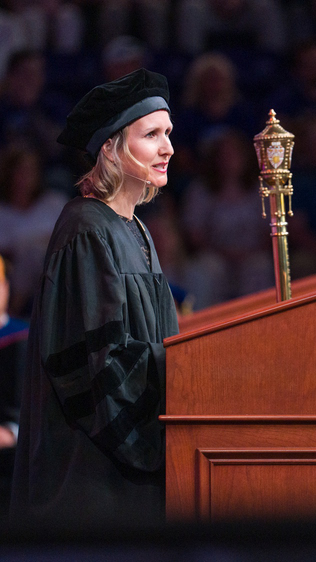 Amanda Rose Thooft speaking at the podium.
