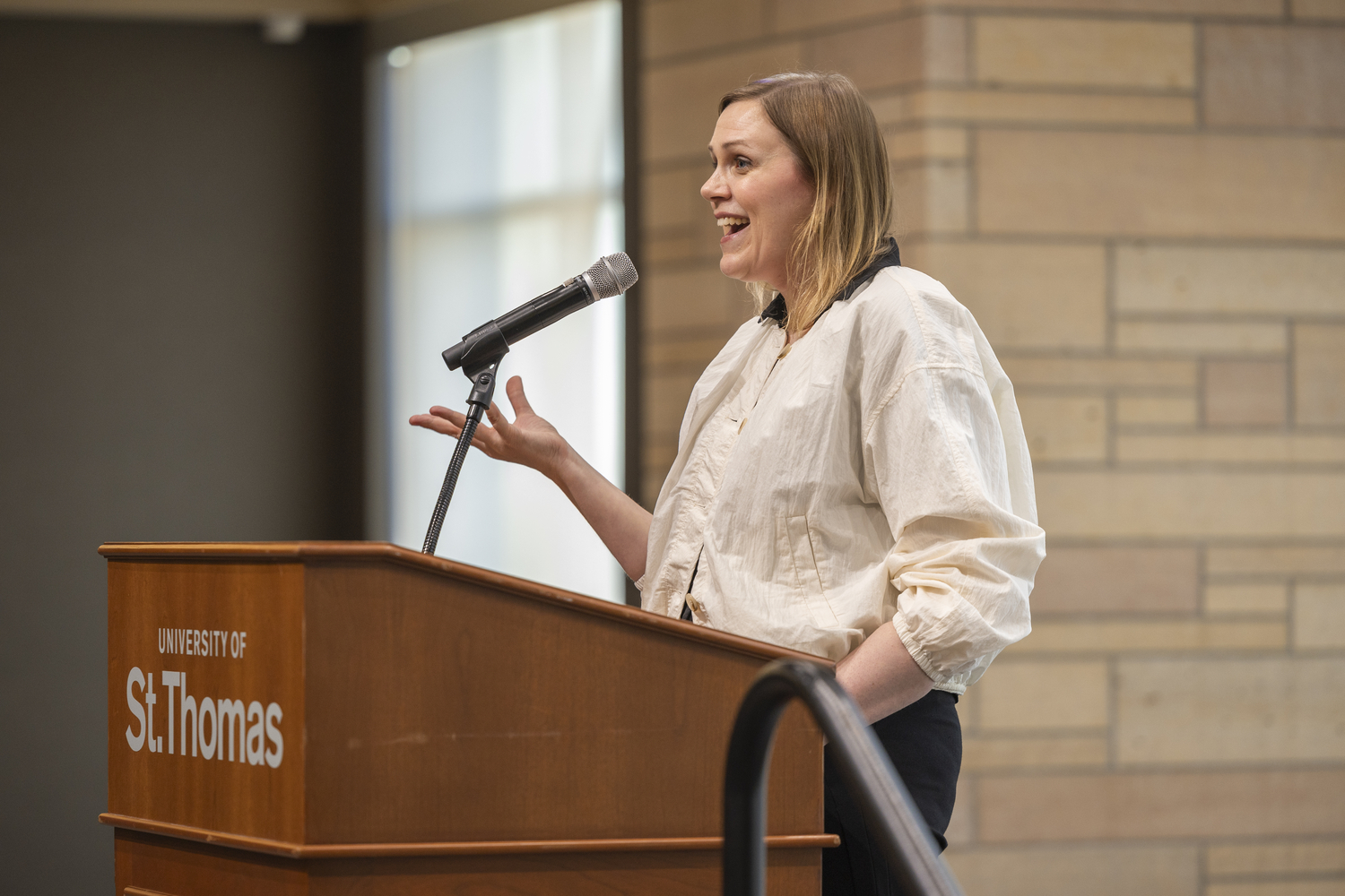Dr. Erika Kidd gives a lecture.