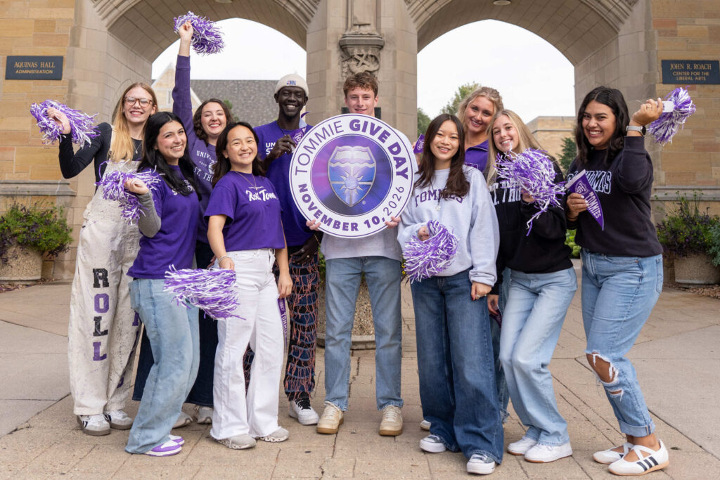 Students gather in front of the Arches for a Tommie Give Day campaign photo.